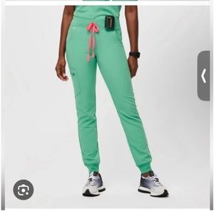 Figs Surgical Green High Waisted Zamora T™ - Petite Jogger Scrub Pants 2.0L